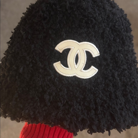 CHANEL BUCKET HAT - Picture 2 of 5